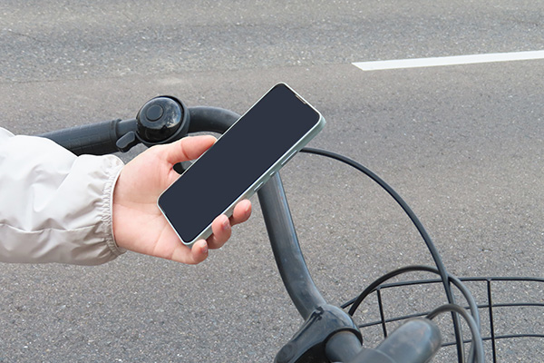 自転車を運転中に衝突に注意