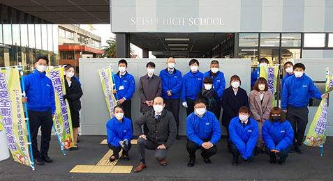 静清高等学校前にて『年末の交通安全県民運動』の交通安全活動を実施しました【写真】