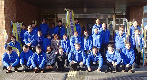 藤枝西高等学校前にて『年末の交通安全県民運動』の立哨活動を実施しました【写真】