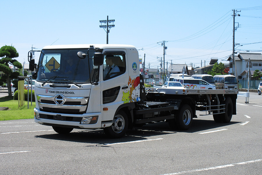 けん引自動車教習風景