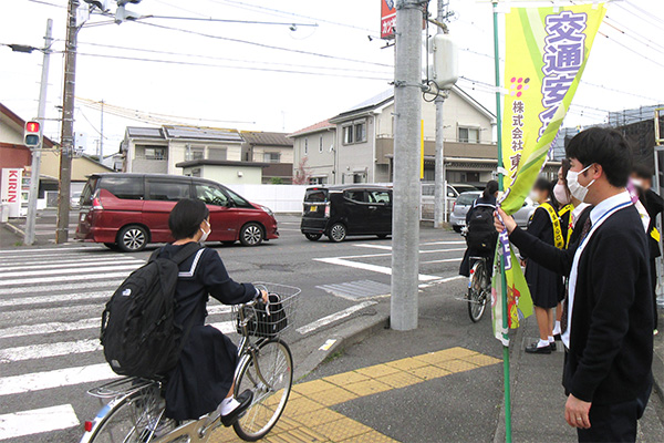 藤枝北高等学校近郊の交差点【写真】