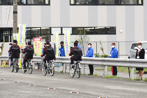 静清高等学校正門前【写真】