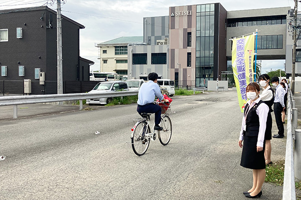 静清高等学校前の通学路【写真】