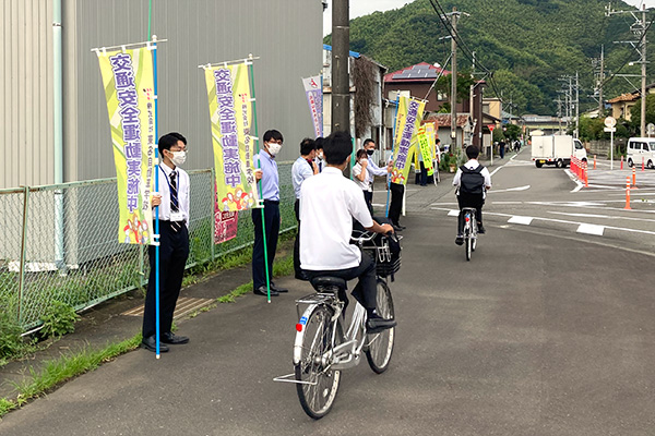 静清高等学校近郊の交差点【写真】