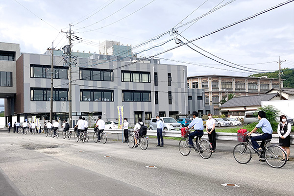 静清高等学校の通学路3【写真】