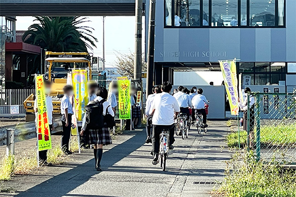 静清高等学校前の通学路4【写真】