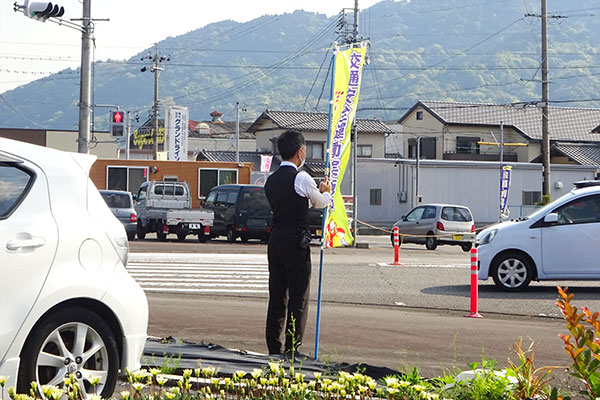 セブンイレブン前の交差点【写真】