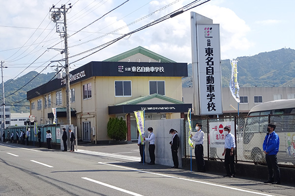 東名自動車学校前の道路【写真】