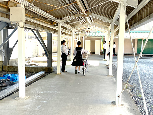 藤枝北高等学校通路【写真】