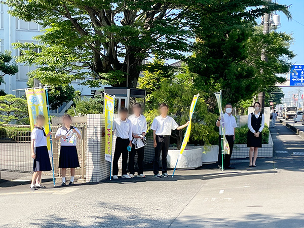 藤枝北高等学校正門前と通学路【写真】