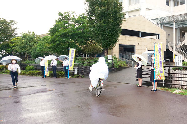 藤枝西高等学校の北口前【写真】