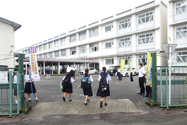 藤枝北高等学校通路【写真】