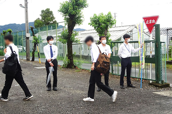 藤枝北高等学校正門前【写真】