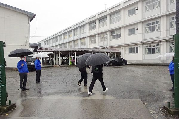 藤枝北高等学校の裏門【写真】