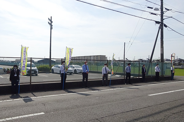 東名自動車学校前の公道【写真】