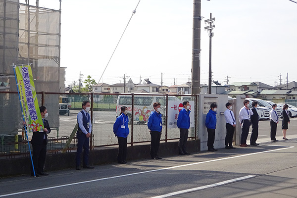 東名自動車学校の門前【写真】