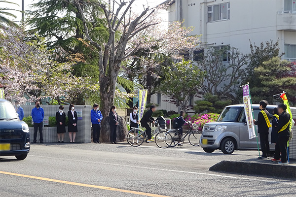 藤枝北高等学校正門前【写真】