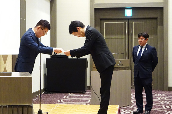 新組織発表および辞令交付【写真】
