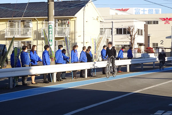 静清高等学校舎前の通学路【写真】