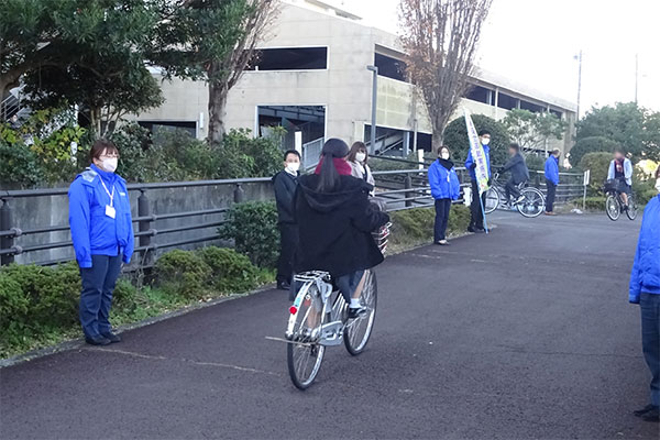 藤枝西高等学校正門前【写真】