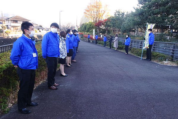 藤枝西高等学校舎前の通学路【写真】