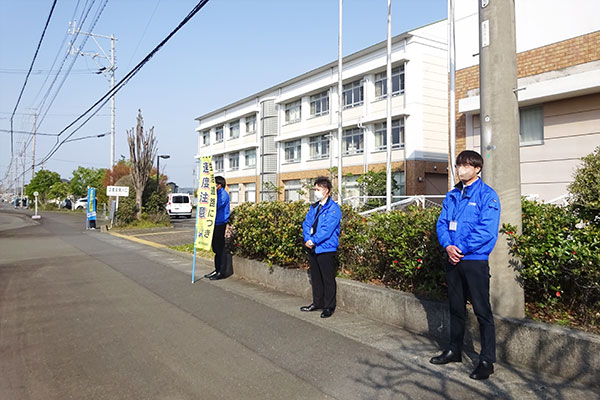 藤枝西高等学校前の通学路【写真】