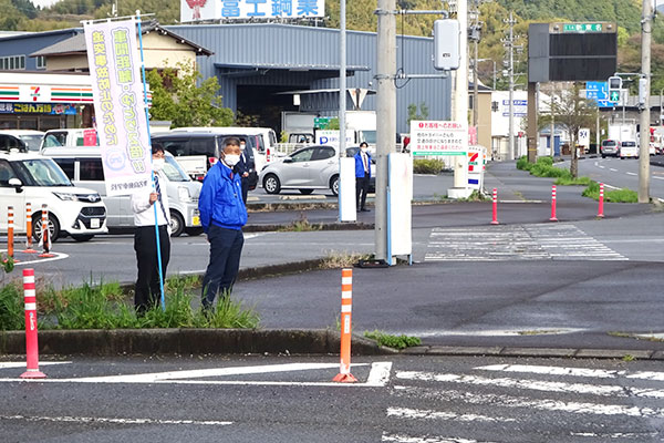 静清高等学校舎前の通学路【写真】
