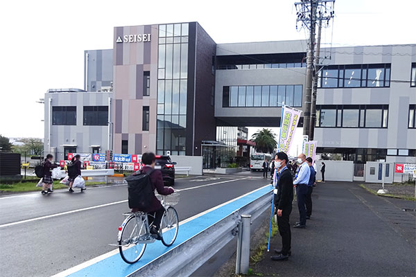 静清高等学校前の通学路【写真】