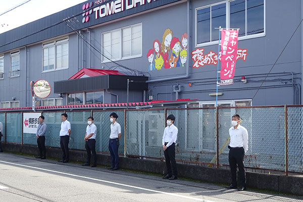 東名自動車学校前の公道【写真】