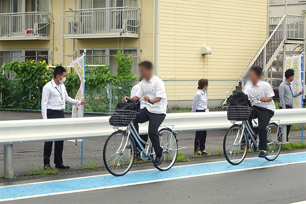 静清高等学校前の通学路【写真】