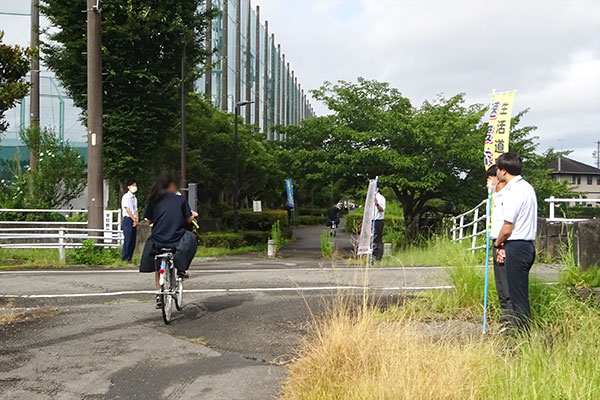 藤枝西高等学校前の通学路【写真】