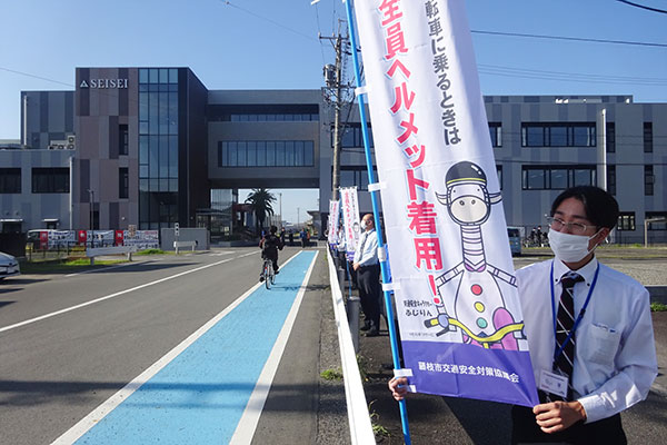 静清高等学校の校舎前の通学路【写真】