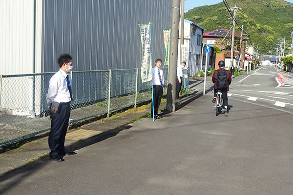 静清高等学校の近郊の交差点【写真】