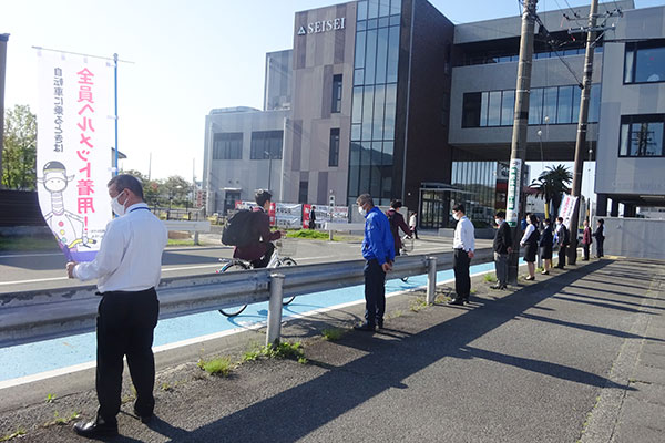 静清高等学校の校舎前の通学路【写真】