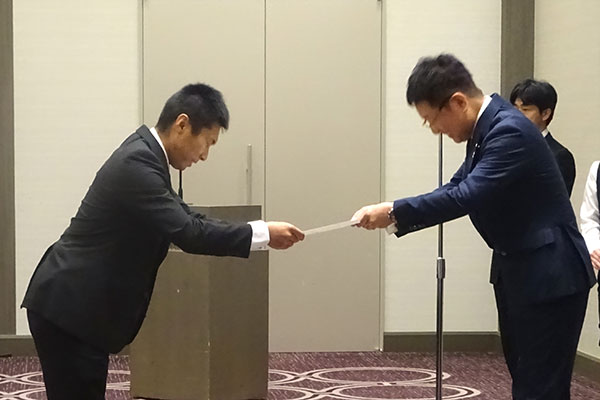 新組織発表および辞令交付【写真】