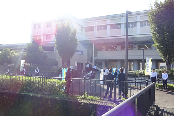 藤枝西高等学校の通用門前の橋【写真】