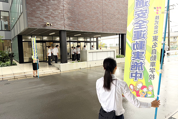 静清高等学校の校舎通路【写真】