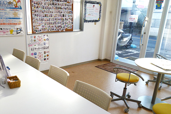 過去店舗内の受付カウンターの様子【写真】