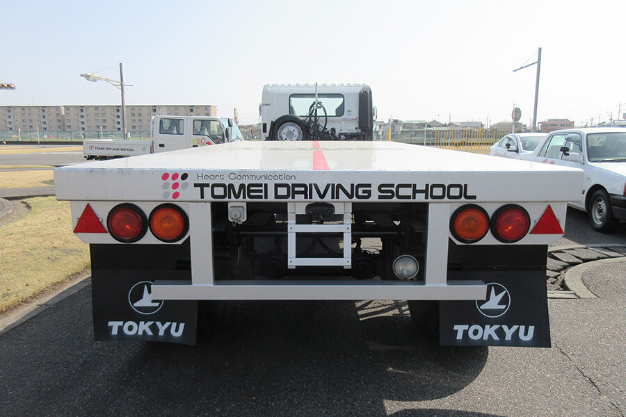 けん引自動車リア