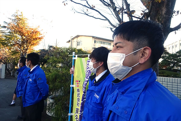 藤枝北高等学校舎前の通学路【写真】
