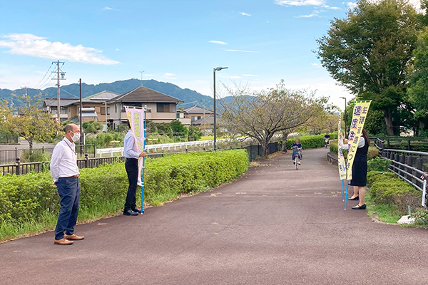 藤枝西高等学校舎前の通学路【写真】