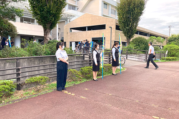 藤枝西高等学校前の通学路【写真】