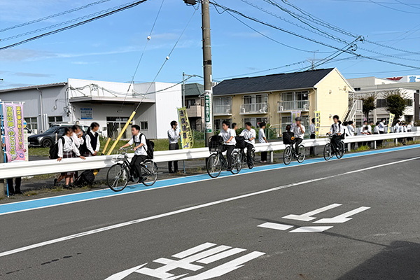 静清高等学校近郊の通学路【写真】