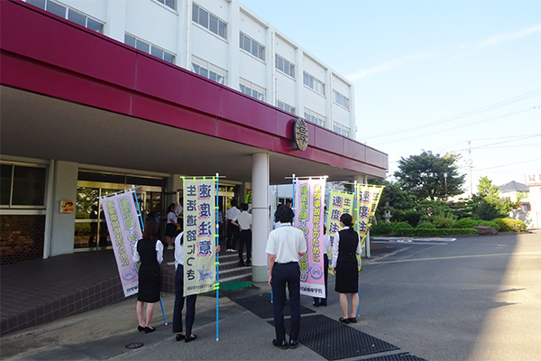 藤枝北高等学校校舎前【写真】