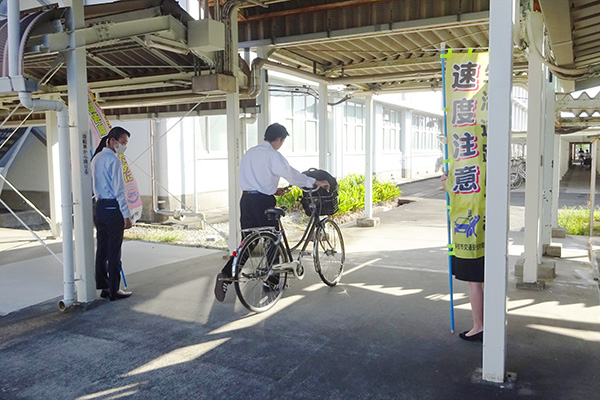 藤枝北高等学校校内の通学路【写真】