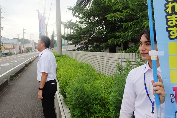 藤枝北高等学校の正門前【写真】